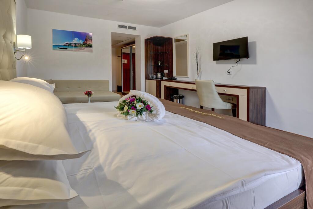 PRESTIGE_AQUAPARK__HOTEL_NISIPURILE_DE_AUR_BULGARIA_AIR_TOUR_TRAVEL